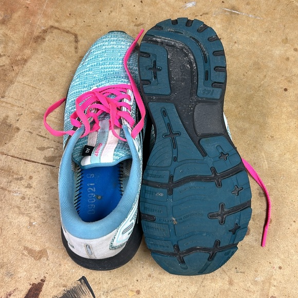 Brooks brand women’s running shoes size 8 shoes show some wear pictured - Picture 5 of 9